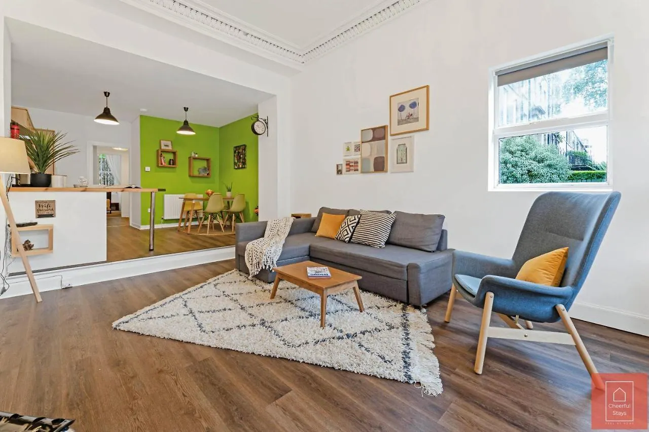Cheerful Stays: Spacious Flat In Vibrant Leith Edinburgh
