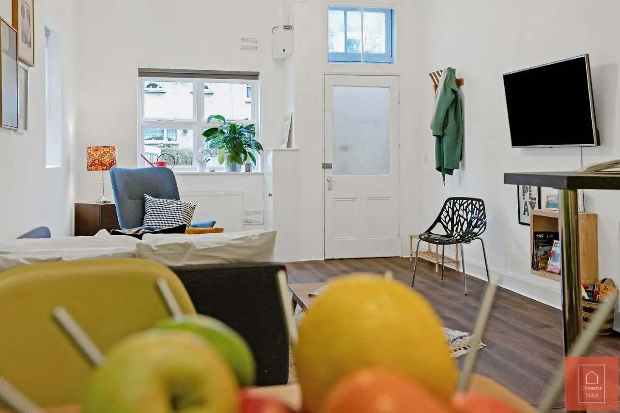 Cheerful Stays: Spacious Flat In Vibrant Leith Edinburgh Appartement