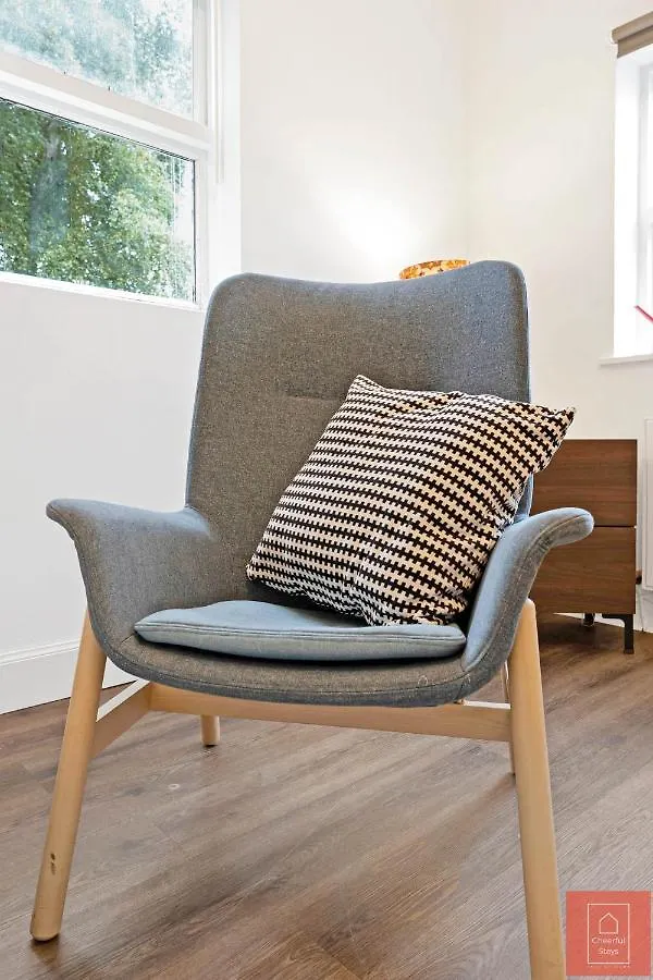 Cheerful Stays: Spacious Flat In Vibrant Leith Edinburgh