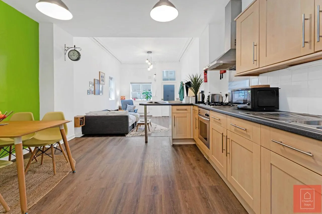 Cheerful Stays: Spacious Flat In Vibrant Leith Edinburgh Appartement