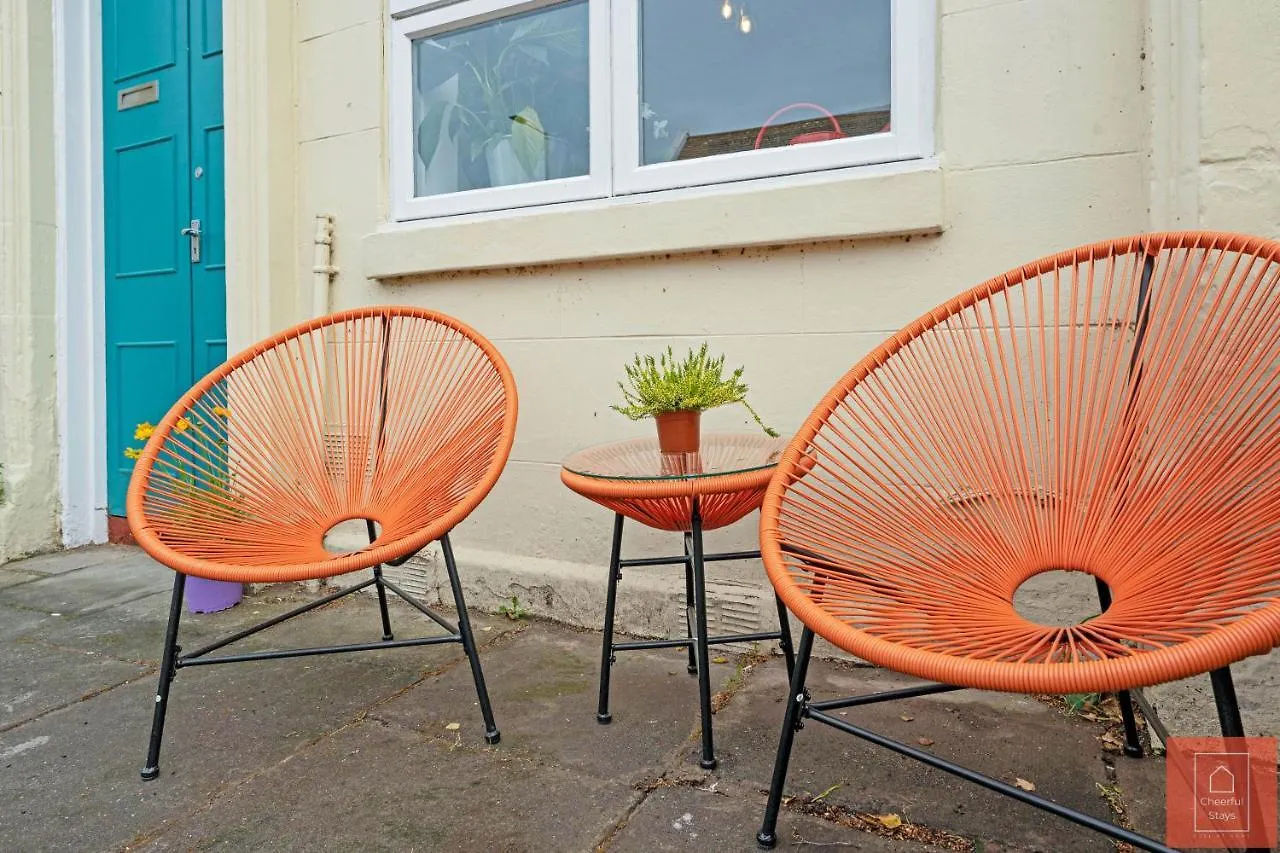 Cheerful Stays: Spacious Flat In Vibrant Leith Edimburgo 0*,  Reino Unido