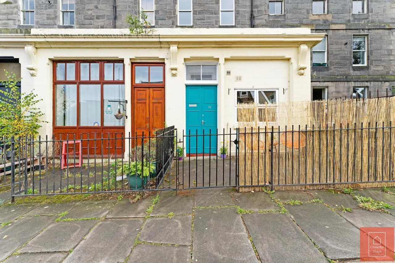 Cheerful Stays: Spacious Flat In Vibrant Leith Edinburgh Verenigd Koninkrijk
